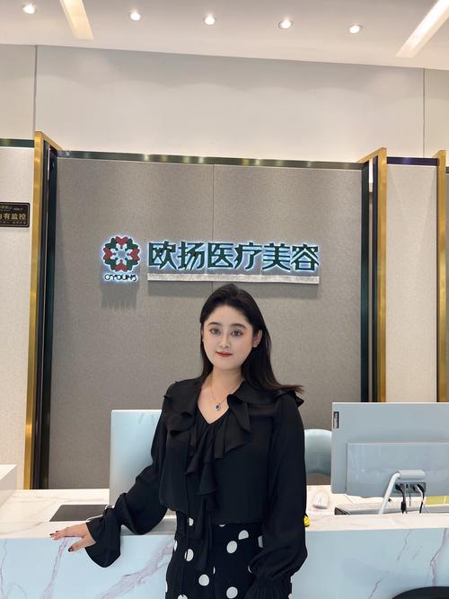 三天后这小脸儿上能掐出水来了哦